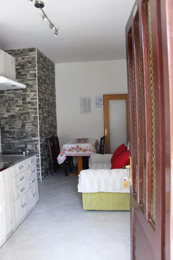 Laura'S Apartment Porec Exterior photo